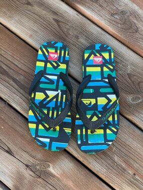 Quiksilver Flip Flops Sandals Mens 7 Black Blue Yellow Geometric Print Beach 90s